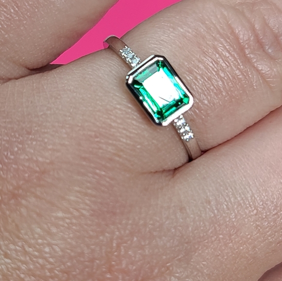 925 Sterling Silver Bezel Set Created Emerald - Picture 11 of 15